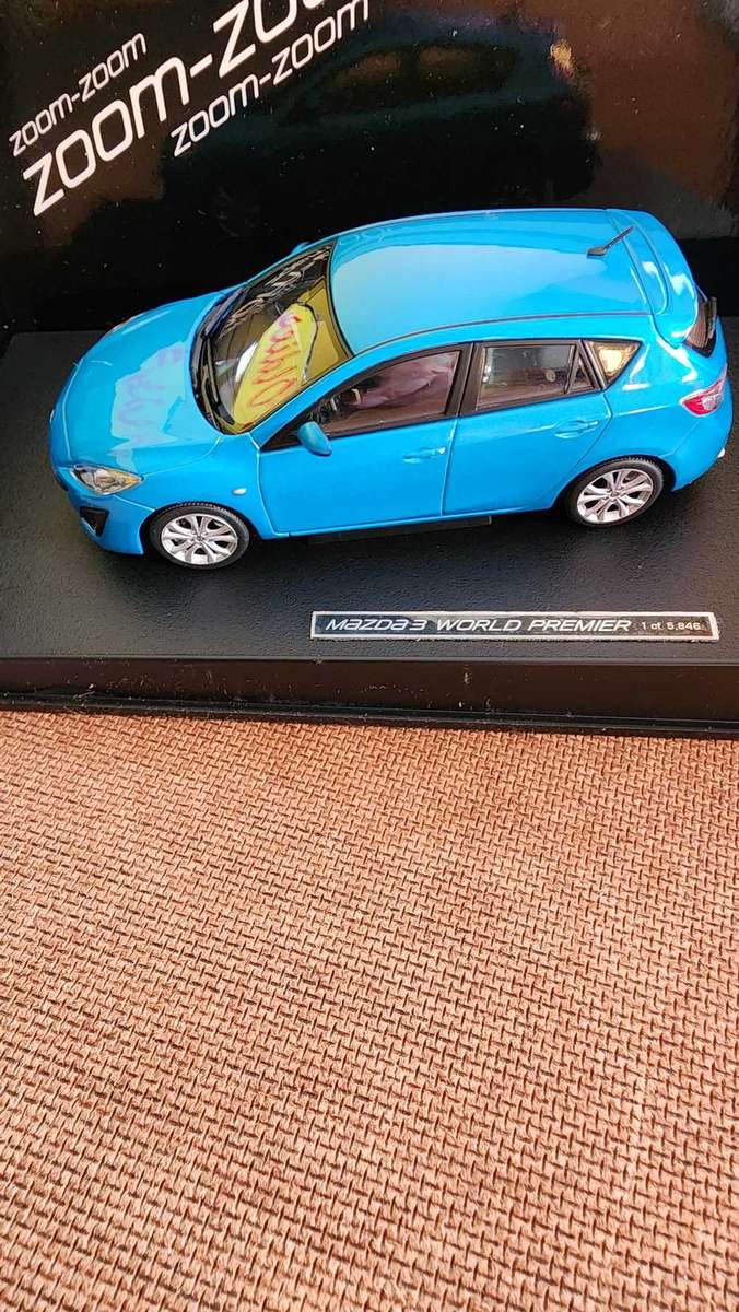 Mazda 3 Zoom Zoom (1:43) World Premier addition (Autoart)