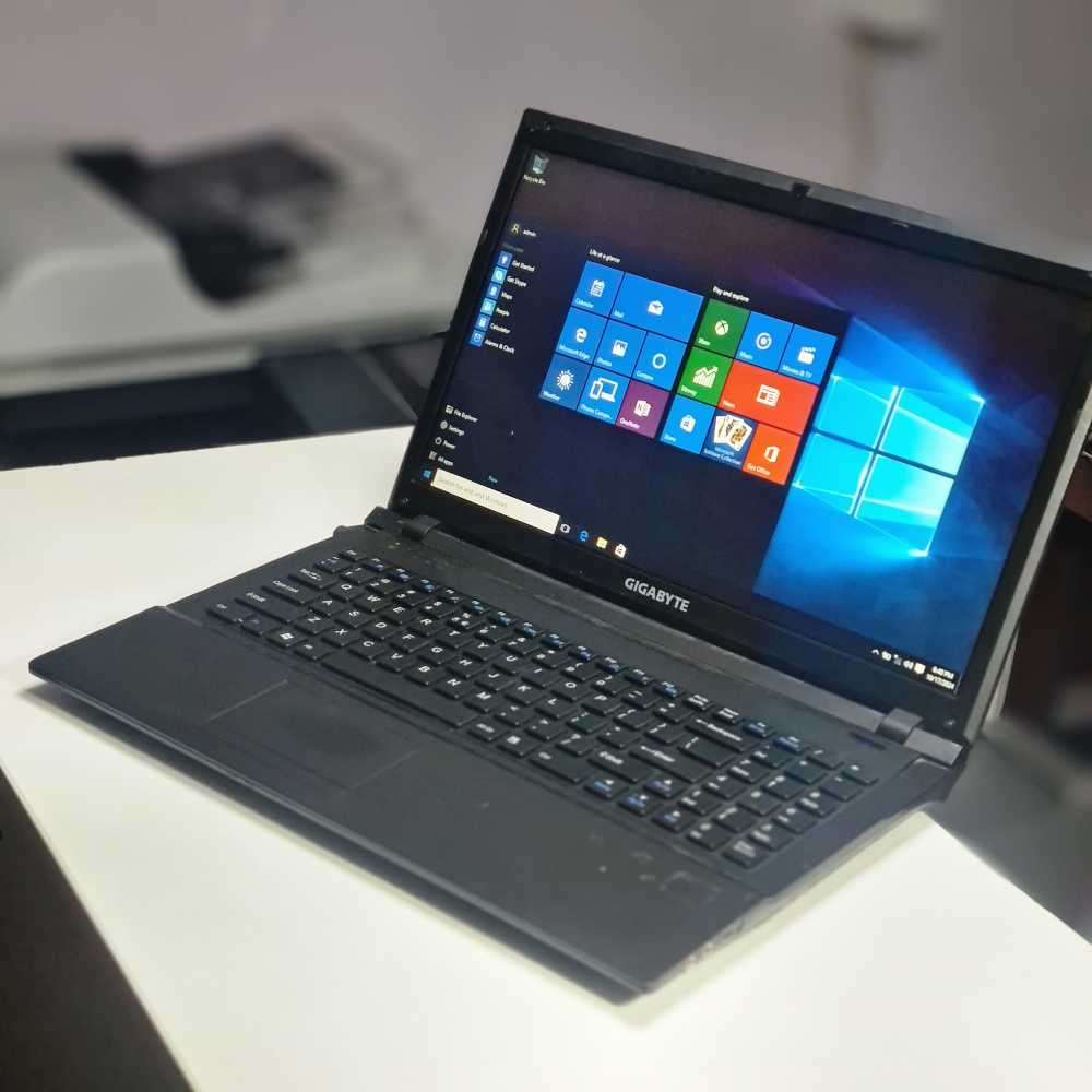 Core i5 Gigabyte fast SSD laptop