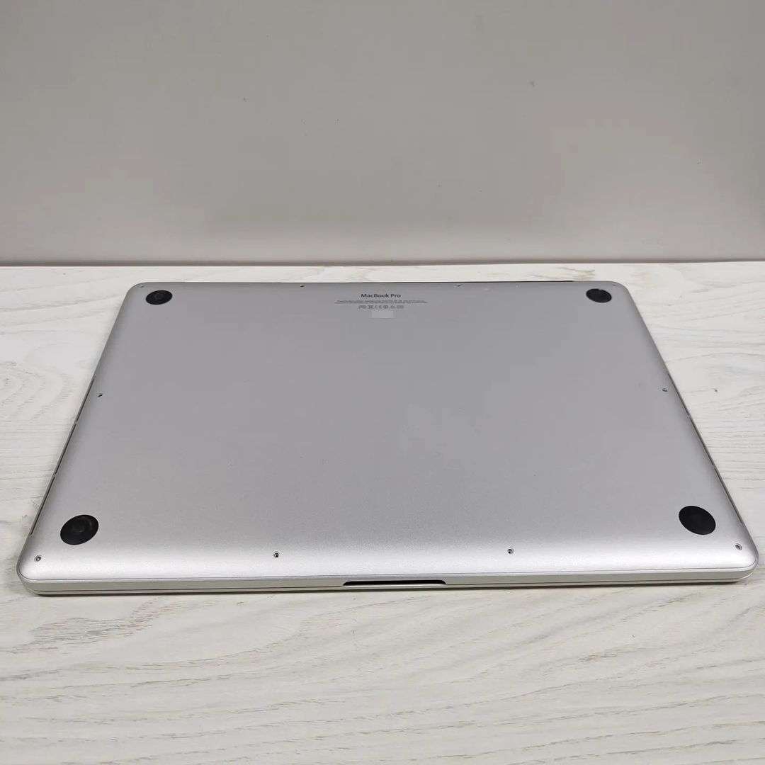 Apple macbook pro 15 inch Retina Display 2014 Model Quad Core i7 16GB Ram 256GB SSD