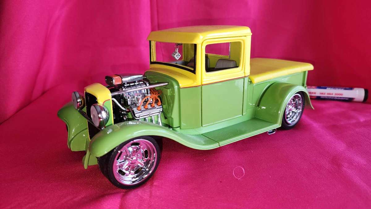 Bakkie Hot   Street Rod (1:18)