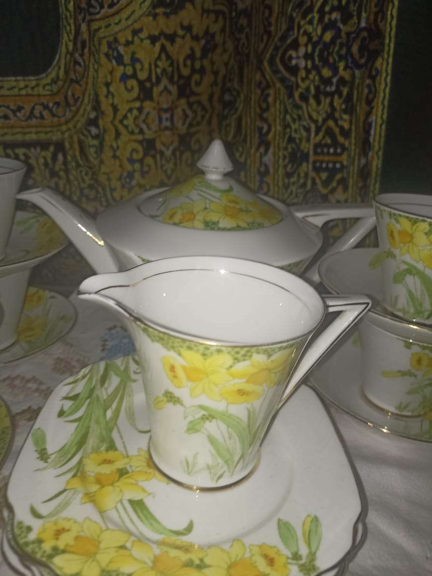 Royal standard Teaset daffodils