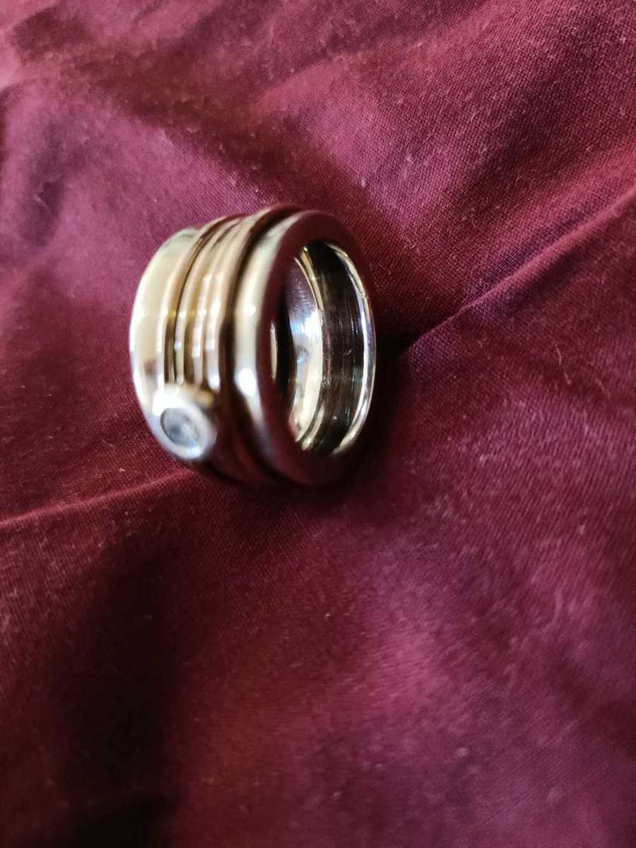 9ct Yellow and White gold ring with diamond