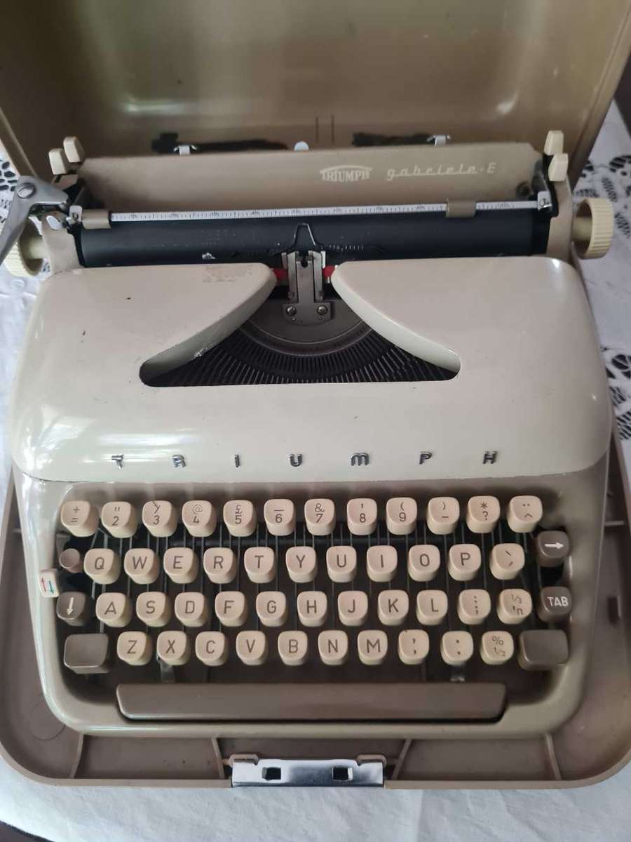 Triumph Gabriele E typewriter