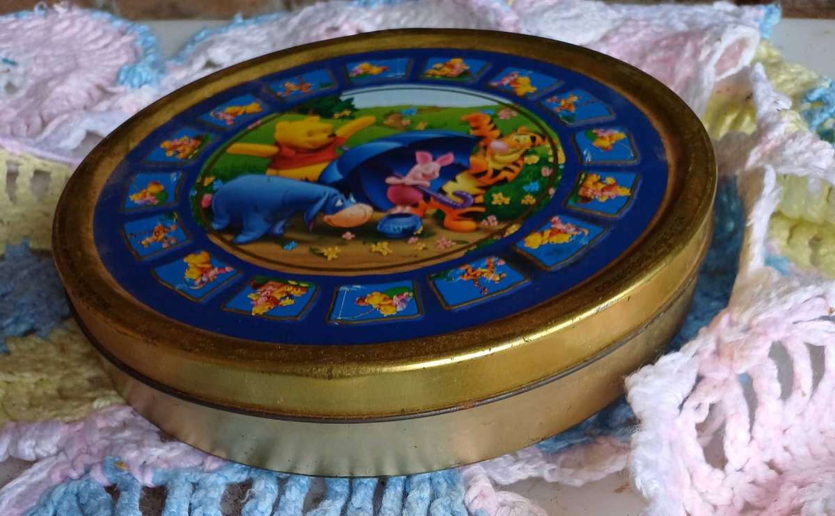 Winnie The Pooh tin collectors series 11/24