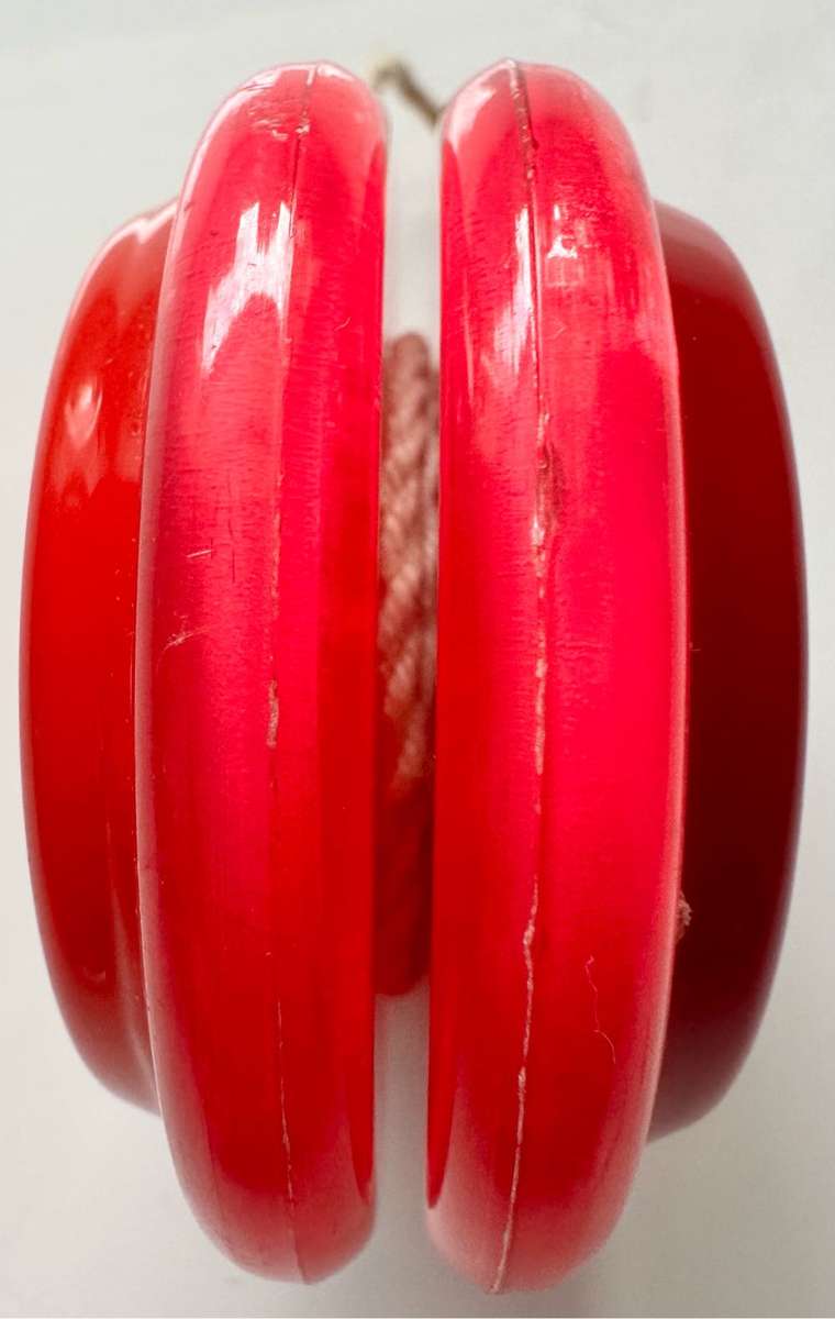 STUNNING RED VINTAGE GENUINE RUSSEL YO-YO - COCA COLA - RARE ITEM