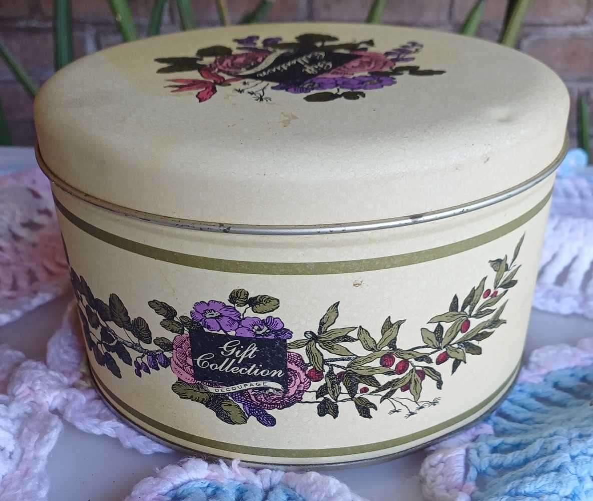 Gift collection decoupage tin