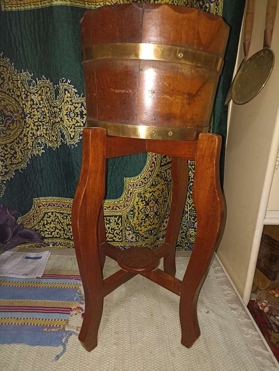 Wooden Pot plant holder with stand