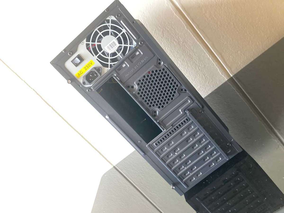 YAMA E183 Midi Chassis With 400W Power supply