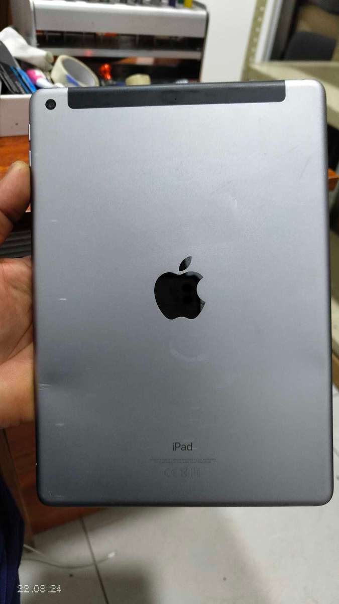 Apple iPad 9.7" (6th Gen ) 32GB cell + wifi space grey  A1954 (Pre owned)