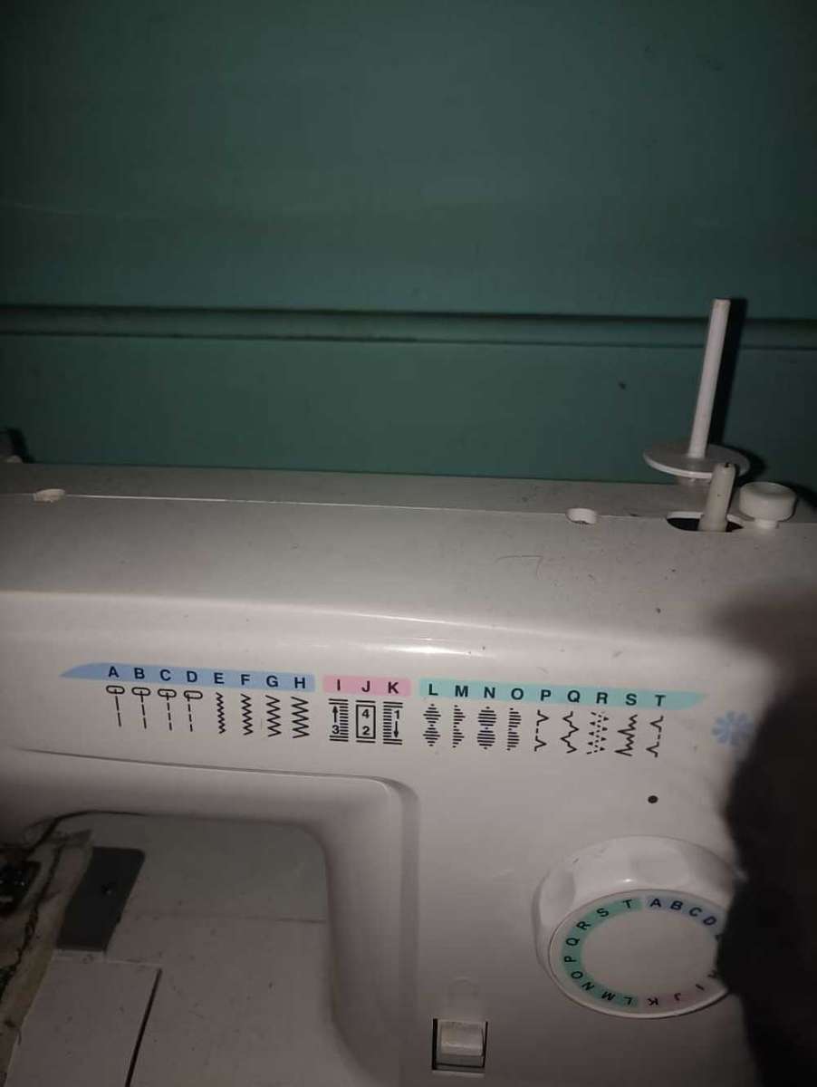 EMPISAL SEWING MACHINE (Dressmaker machine)