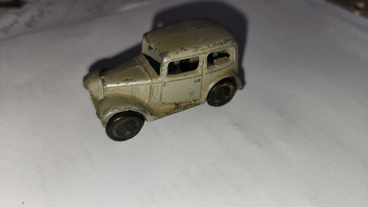 1940's Dinky #35a Austin Sedan