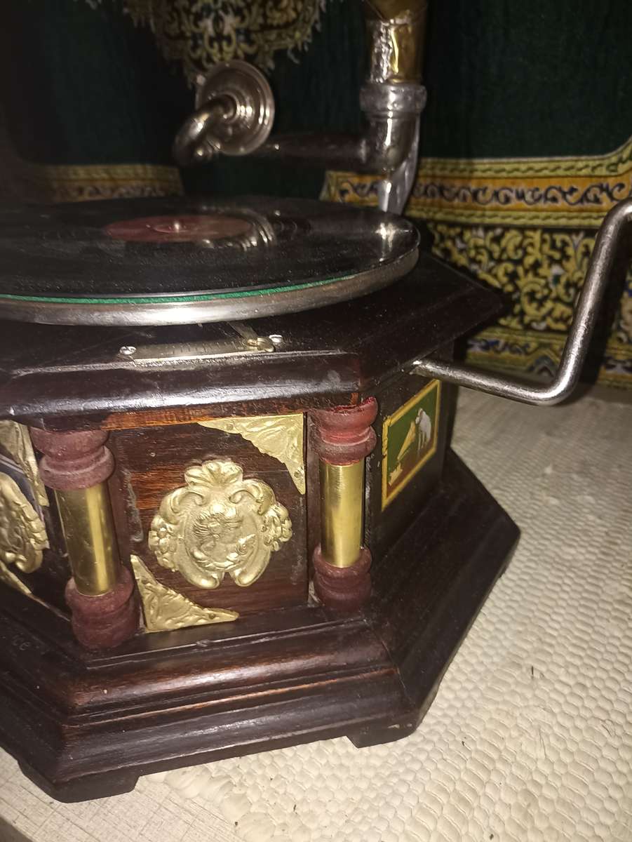 His Master Voice Gramophone