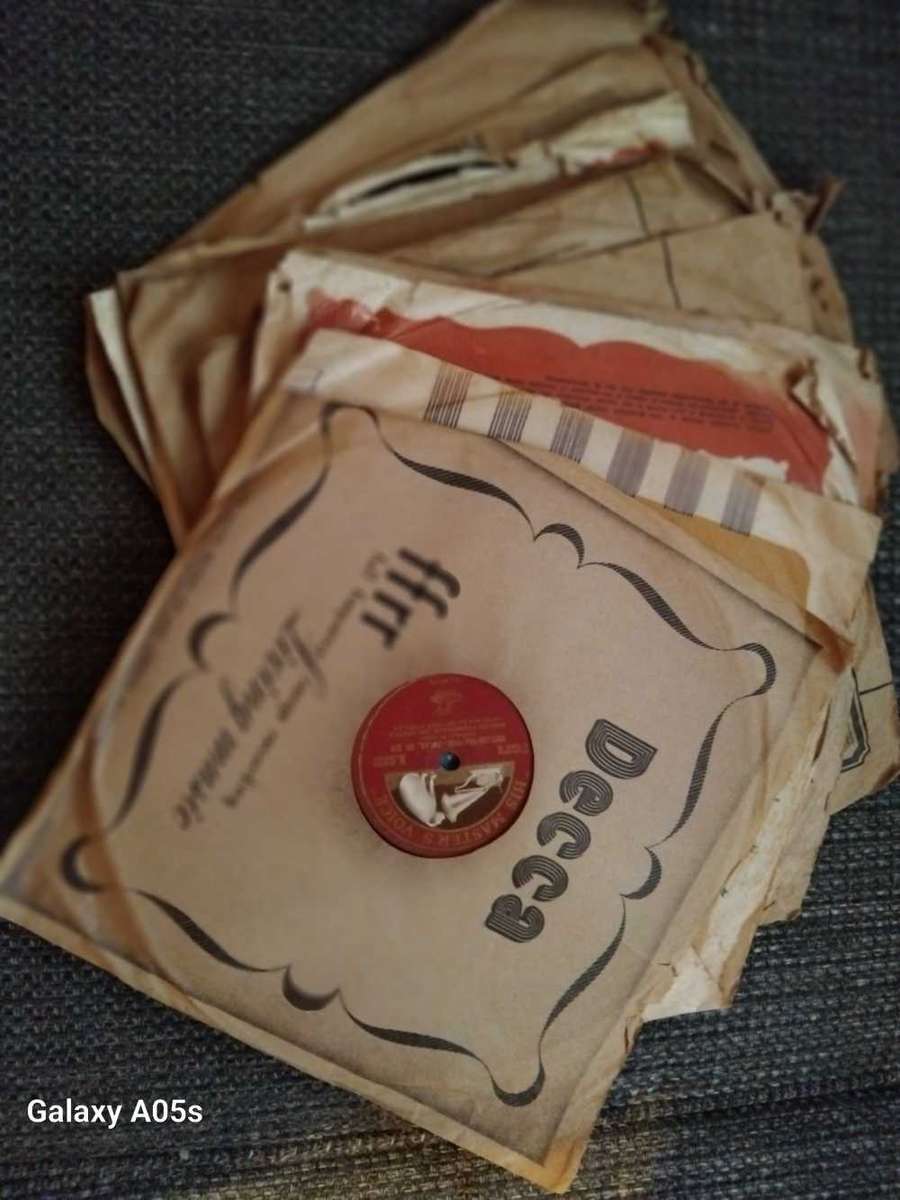 VINTAGE "HIS MASTER'S VOICE" 10 INCH VINYL RECORDS. ( TOTAL OF 11 )