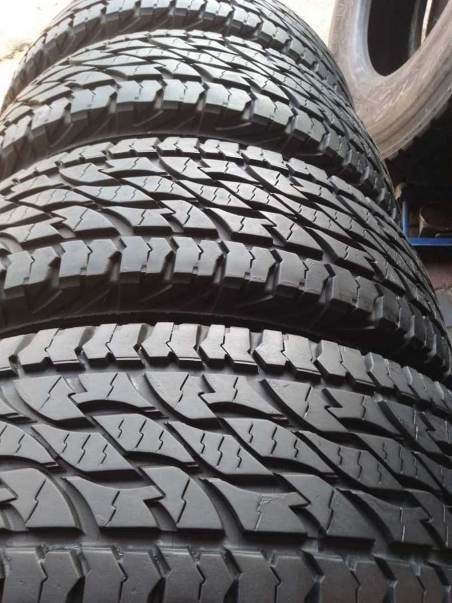 255/70/16 Bridgeston Dueler AT. 80% Life