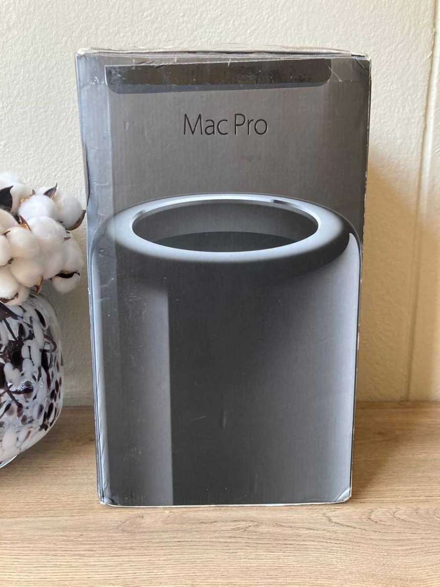 2013 Mac Pro with 3.7 Ghz Quad-core Xeon E5, 16GB RAM, 128GB SSD Excellent condition. Include BOX
