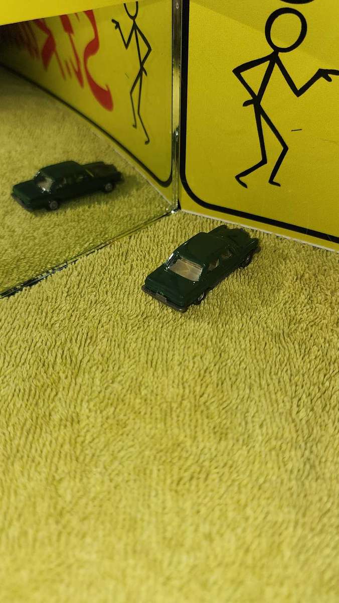 Older Mercedes Benz 200 by Wiking