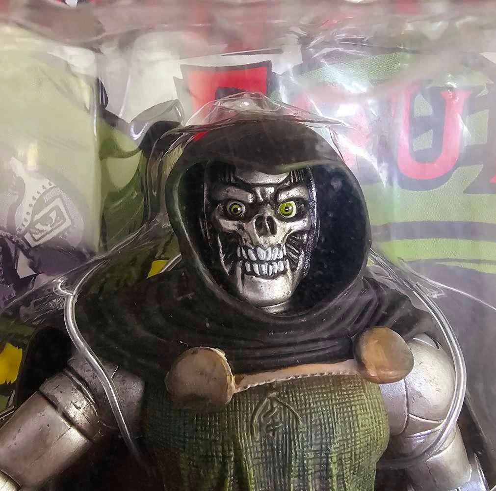 ToyBiz Marvel Legends Dr Doom (Doombot Veriant)