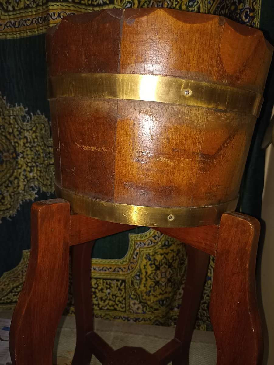 Wooden Pot plant holder with stand