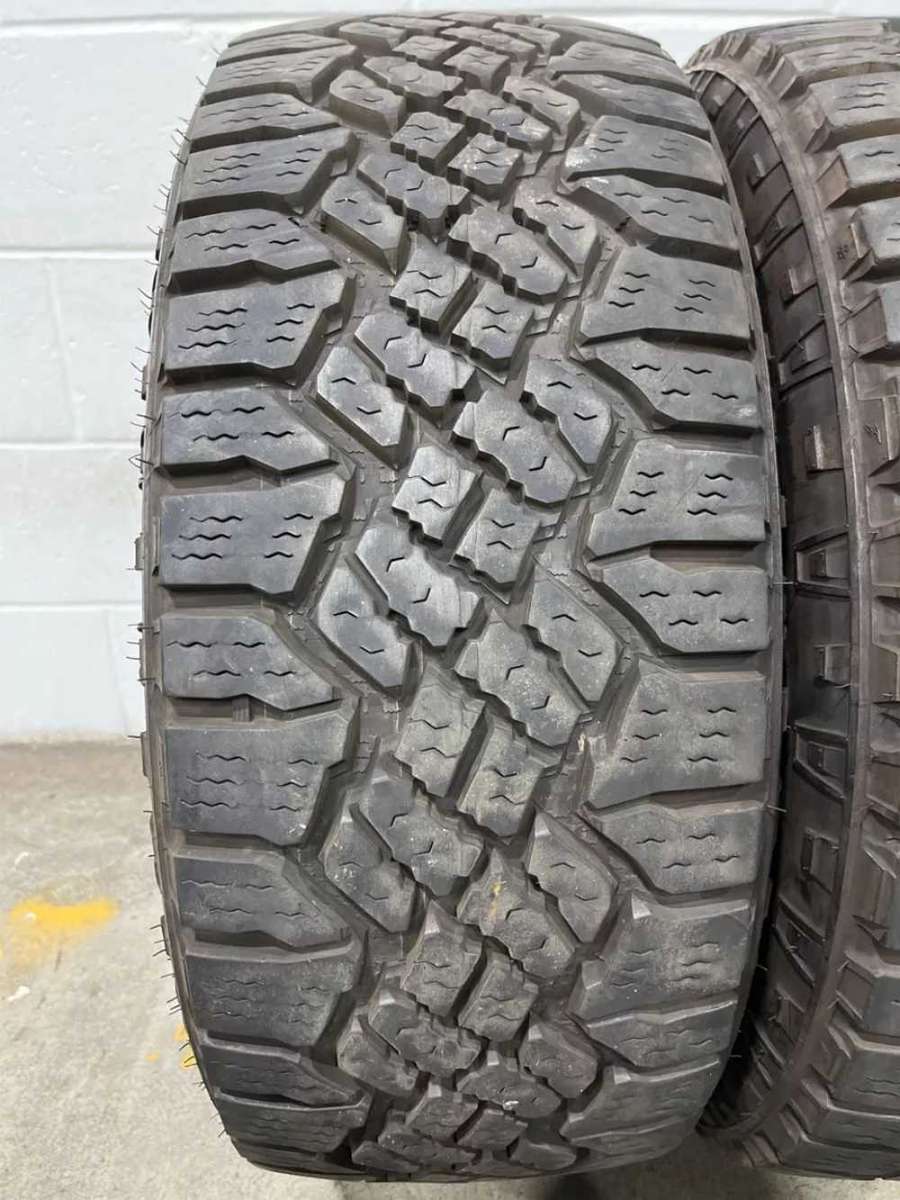 255/55/19 Goodyear Duratrac tyres with 80% life