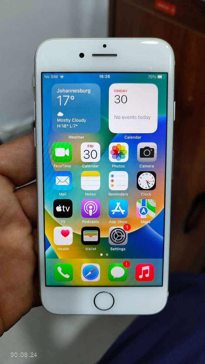 Apple iPhone 8 64GB white color (Refurbished)