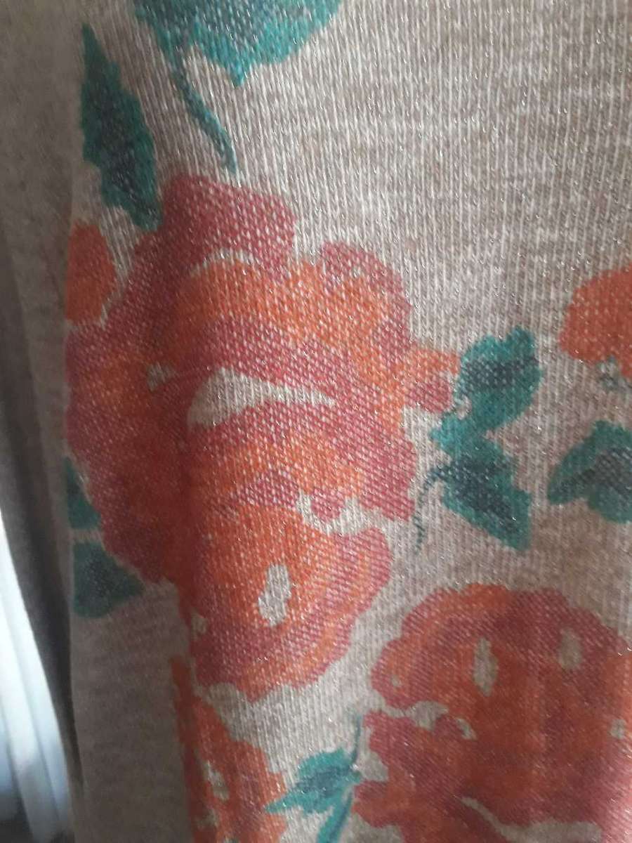 MILADYS  STUNNING THROW OVER SWEATER WITH LUREX - Like New - /16/40