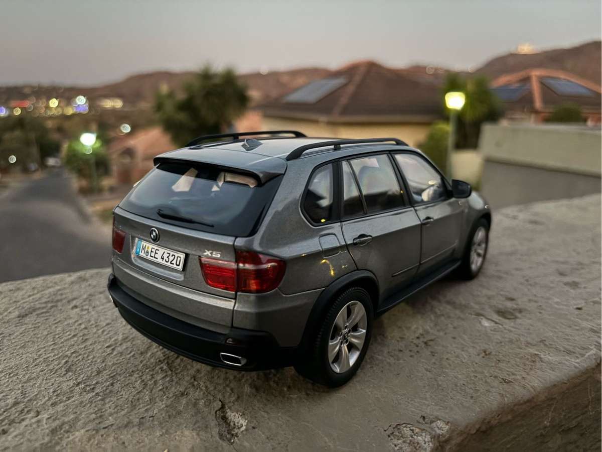 2007 BMW X5 E70 4.8i 1/18 Diecast Model