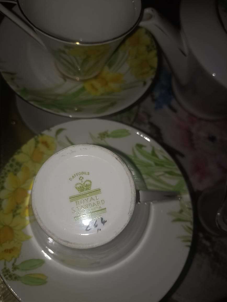 Royal standard Teaset daffodils