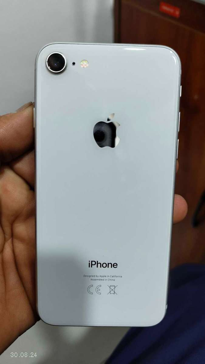 Apple iPhone 8 64GB white color (pre owned)