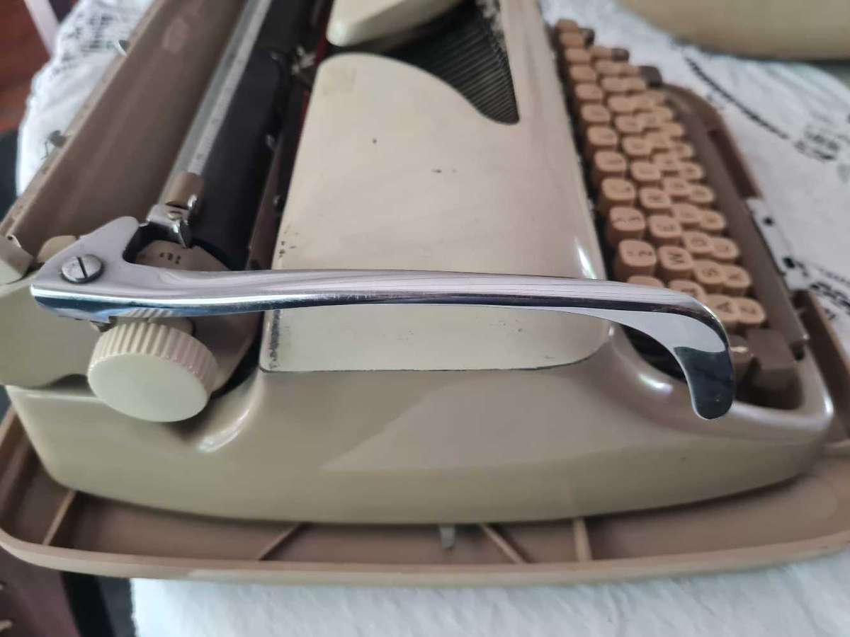 Triumph Gabriele E typewriter