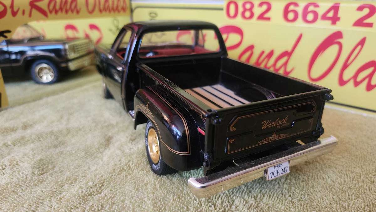 Dodge Pick-Up Truck (1:18)