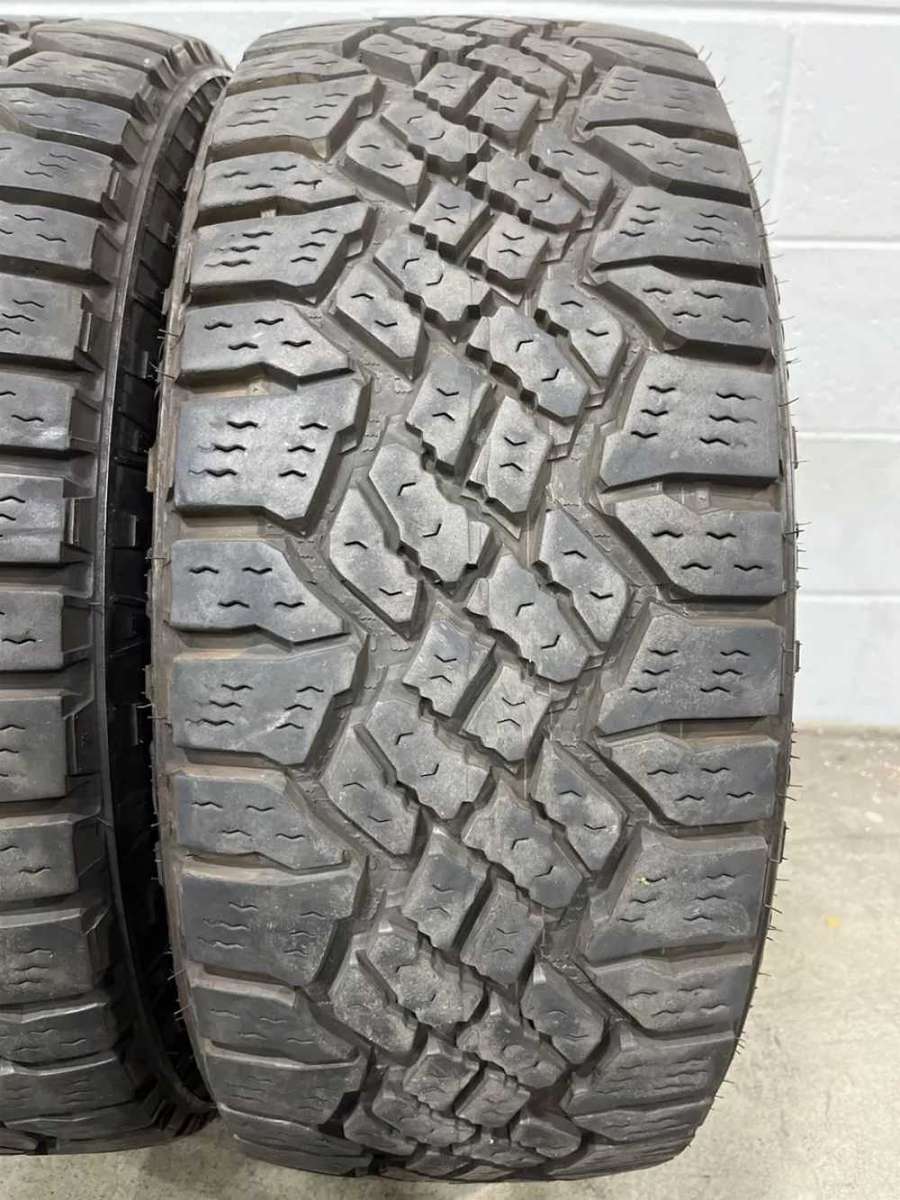 255/55/19 Goodyear Duratrac tyres with 80% life