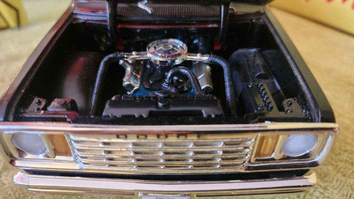 Dodge Pick-Up Truck (1:18)