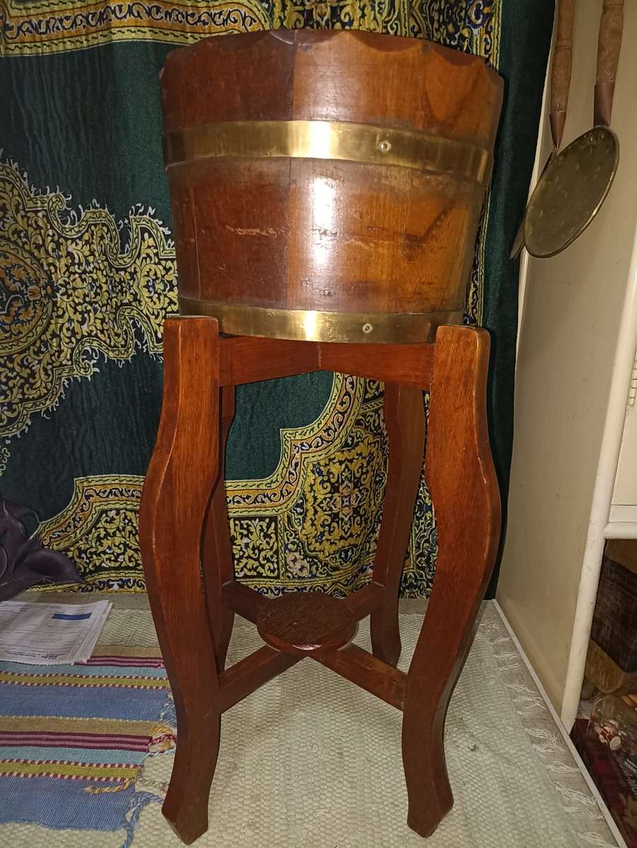 Wooden Pot plant holder with stand