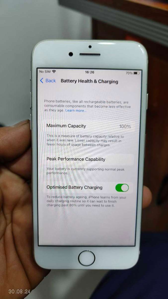 Apple iPhone 8 64GB white color (pre owned)