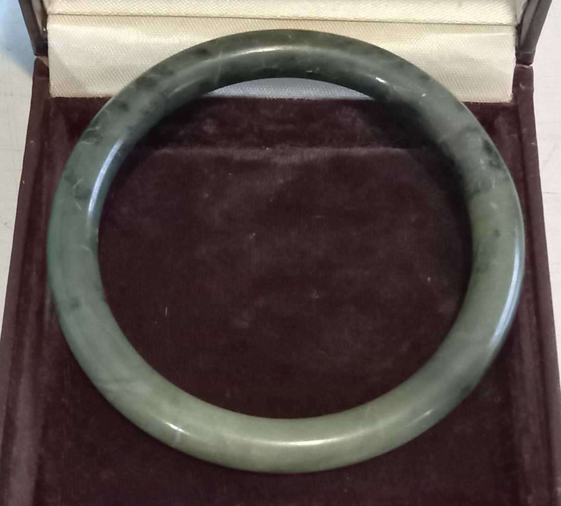 Vintage Spinach Green Jade Chinese Solid Bangle