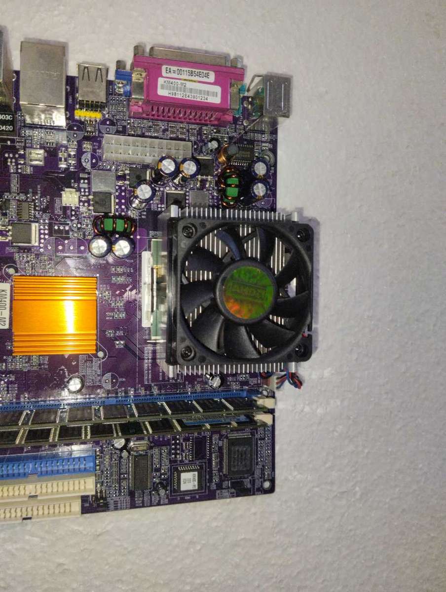 ECS - KM400-M2 REV:1 MB - Includes AMD Sempron CPU and RAM