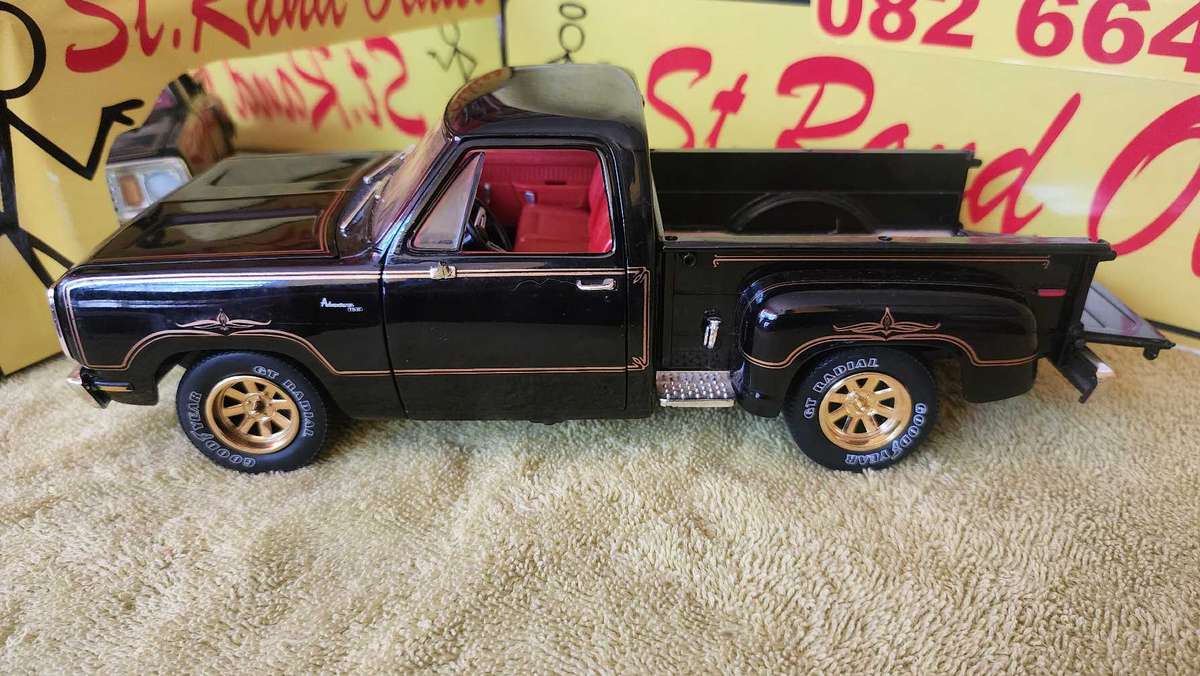 Dodge Pick-Up Truck (1:18)