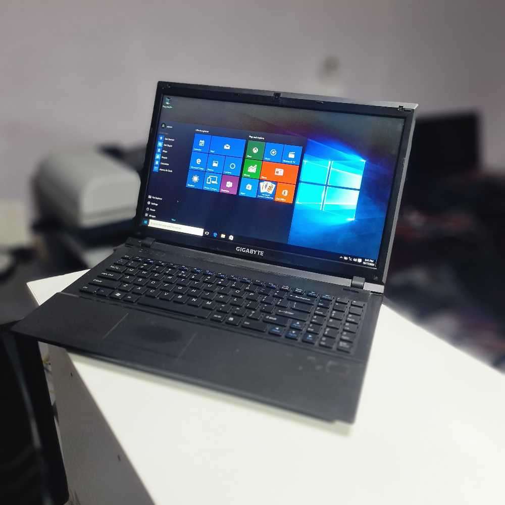 Core i5 Gigabyte fast SSD laptop
