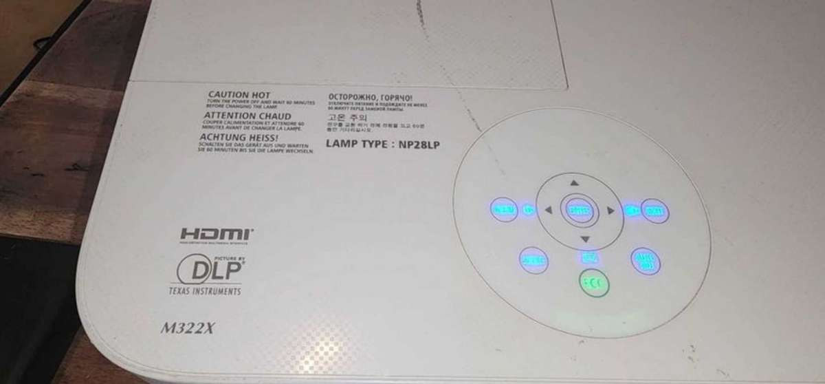 NEC projector m322x