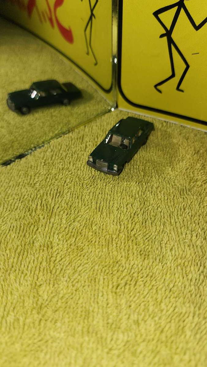 Older Mercedes Benz 200 by Wiking