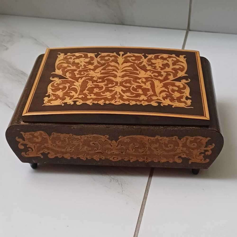 Vintage Italian "Reuge" Cigarette Music Box