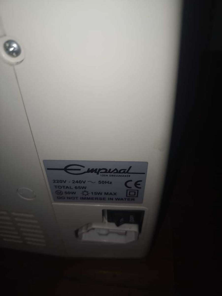 EMPISAL SEWING MACHINE (Dressmaker machine)