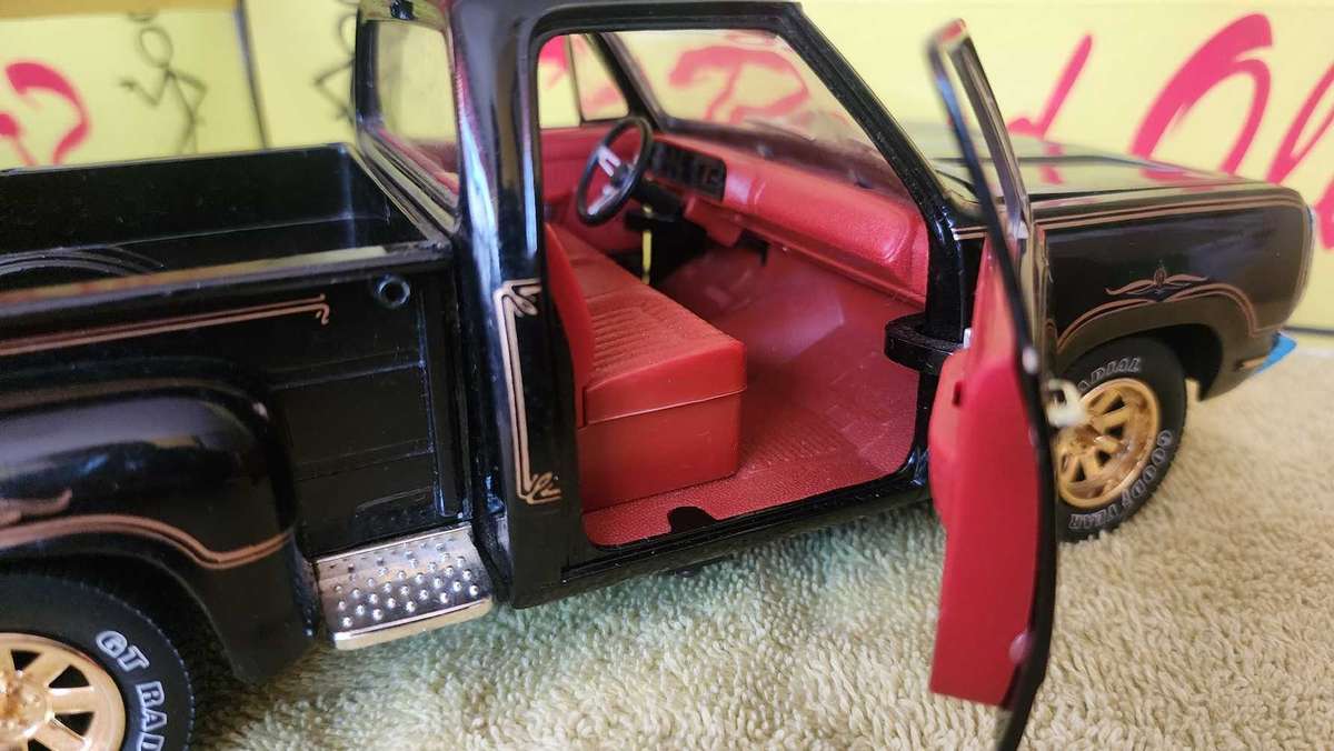 Dodge Pick-Up Truck (1:18)