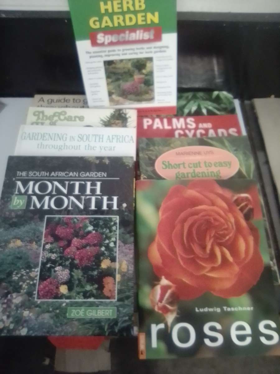 8 x Gardening Books.