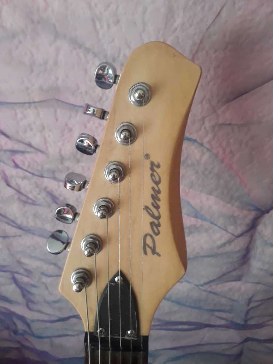 PALMER YB20100198 100% WORKING ELECTRIC GUITAR WITH BAG - STAND NOT INCLUDED!