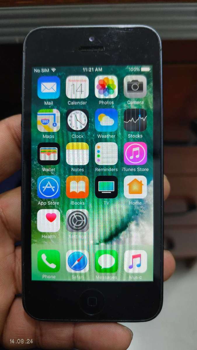 Apple iPhone 5 32GB space grey (pre owned)