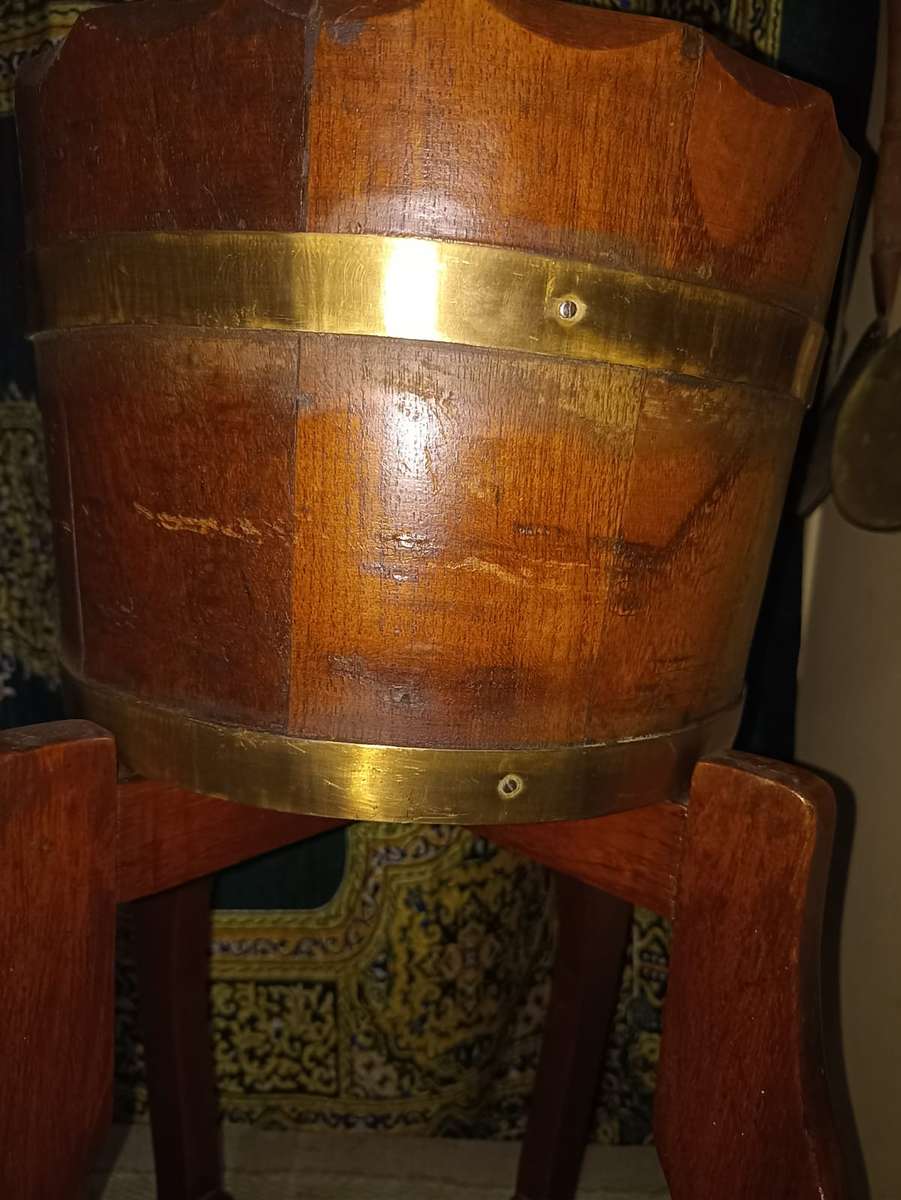 Wooden Pot plant holder with stand