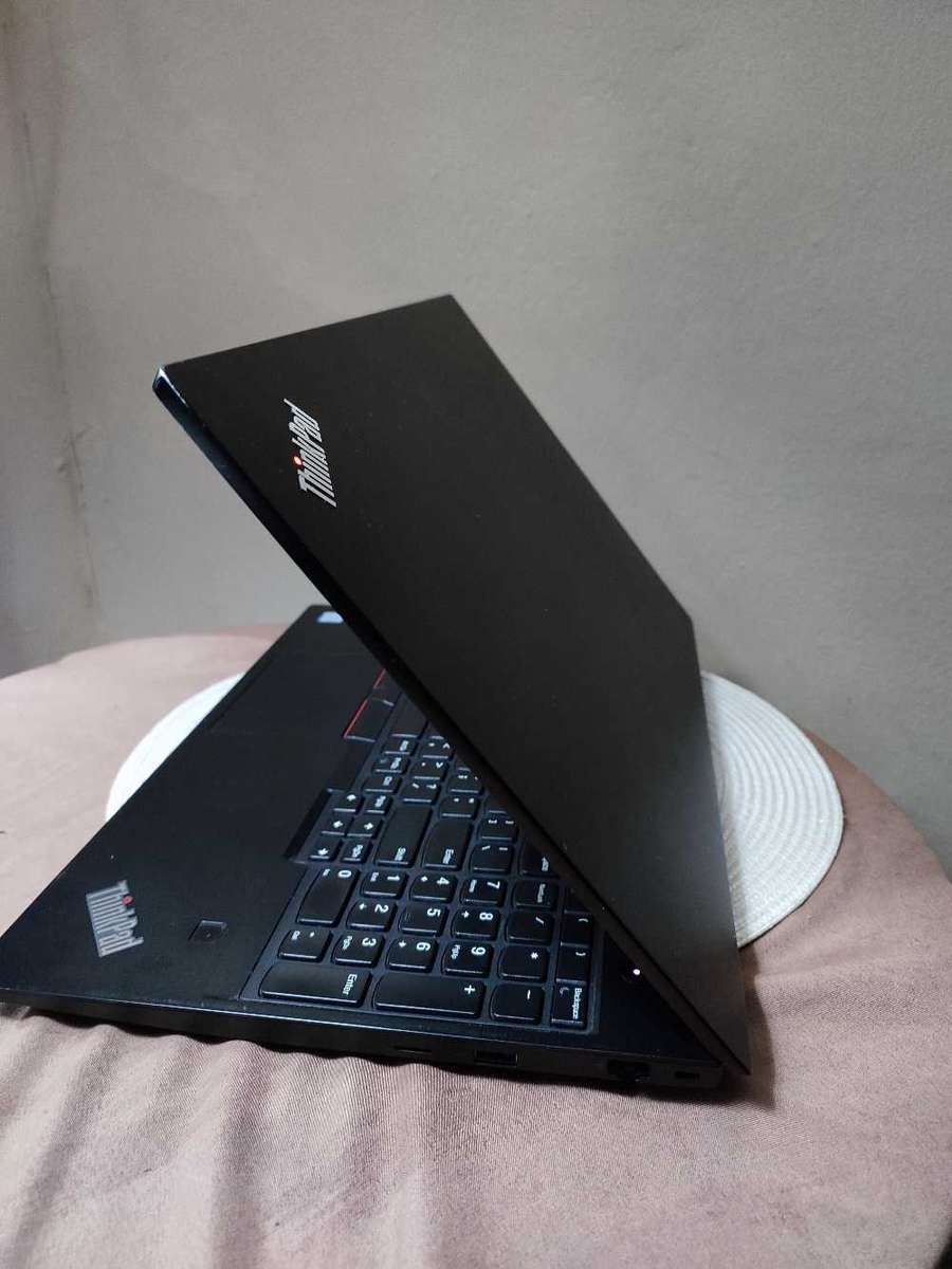 Lenovo ThinkPad E580  15.6-inch FHD Laptop - Intel Core i5-8250U 256 GB SSD 16GB RAM Win 11 Pro