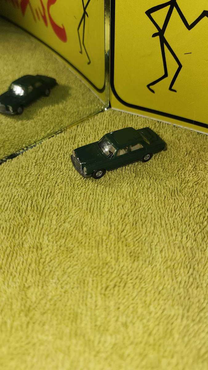 Older Mercedes Benz 200 by Wiking