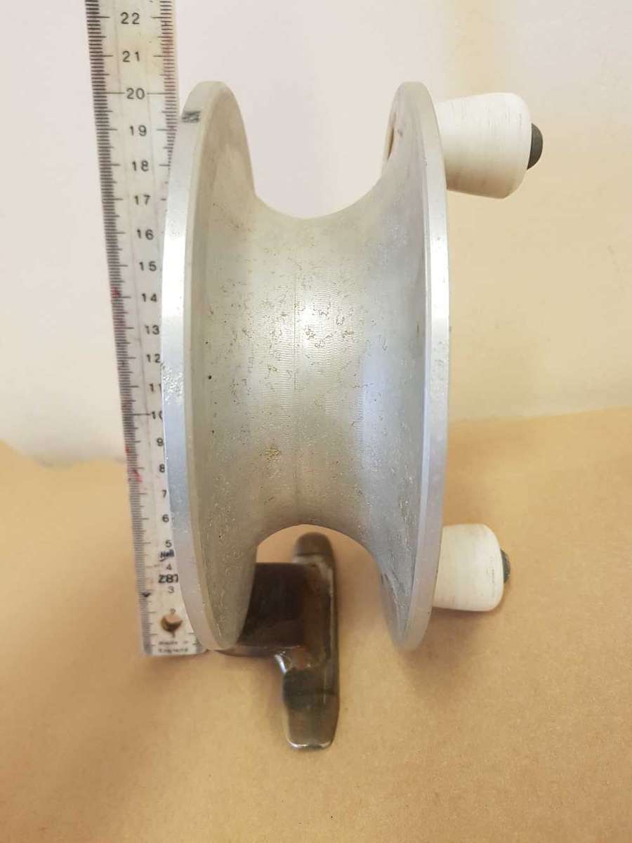 Large aluminium deep sea fishing reel